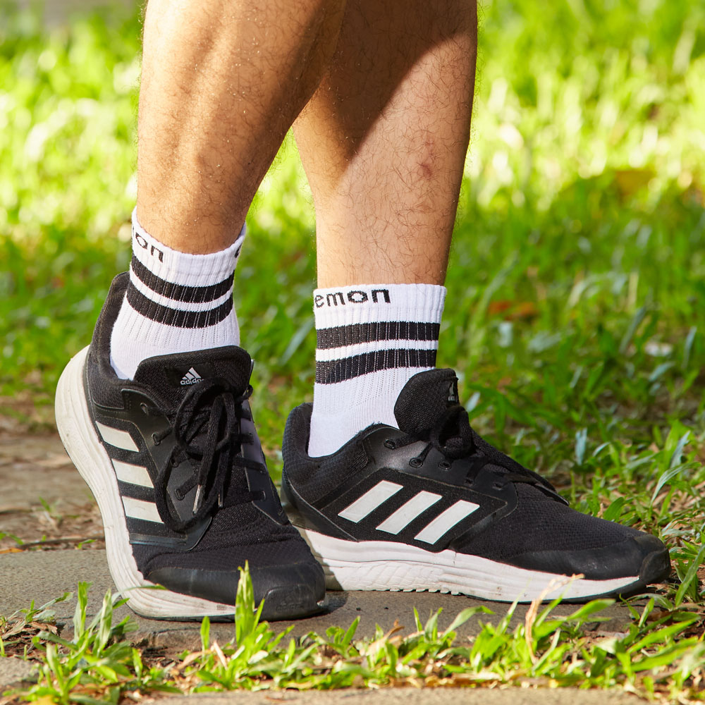 經典條紋 中筒 機能運動襪(白黑)