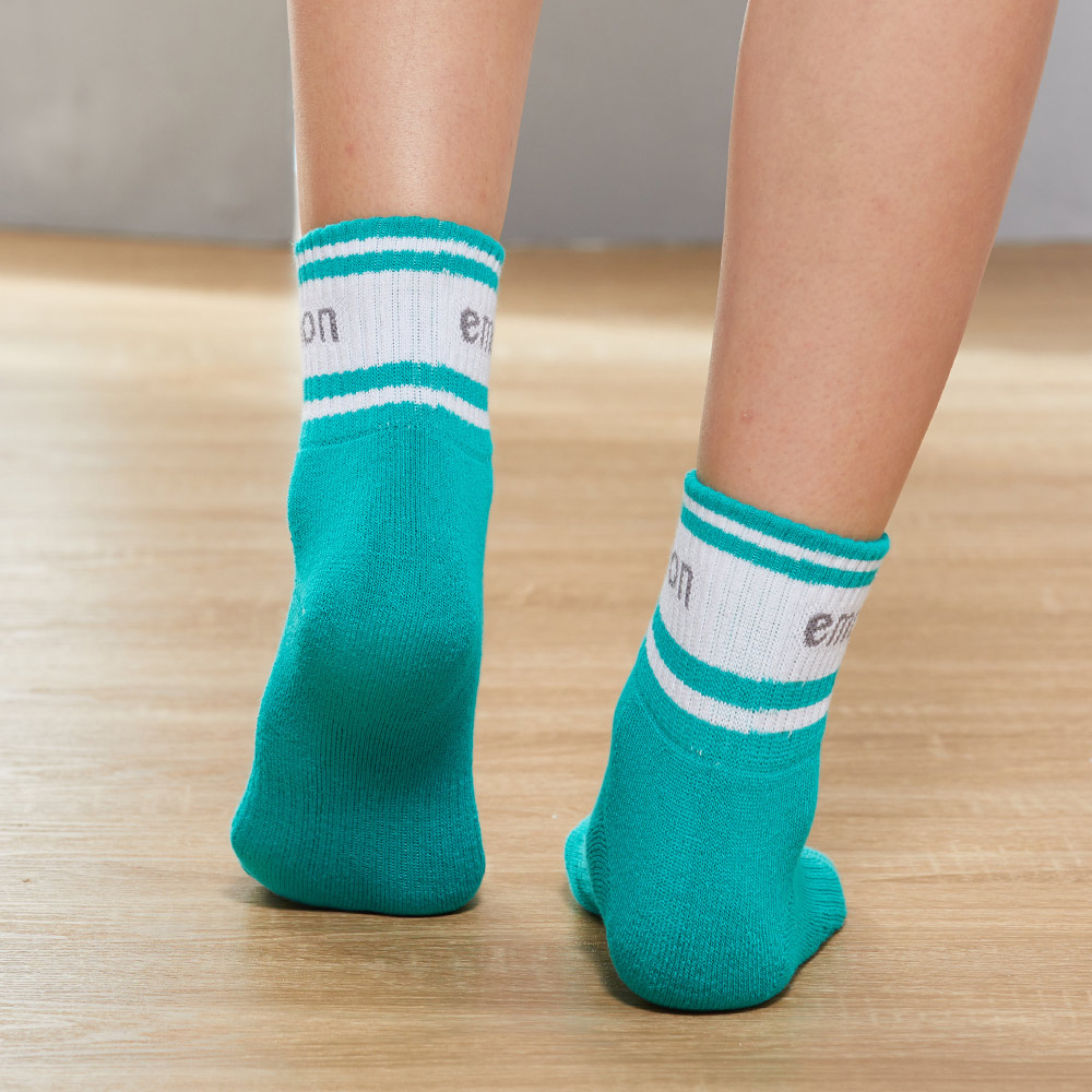 經典條紋 中長筒 機能運動襪(綠)