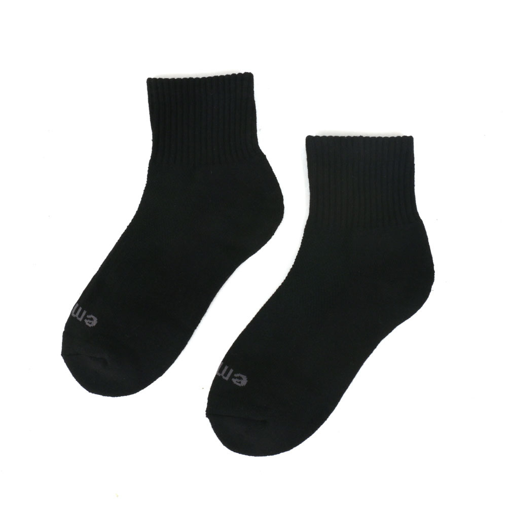 素色 中筒 機能運動襪(黑)