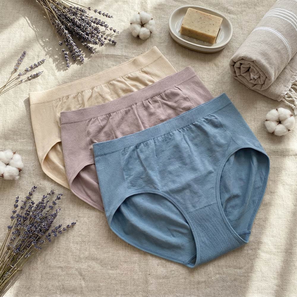 《竹炭．無縫》一體成型中腰三角褲(裸色)