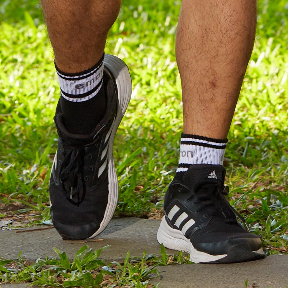 經典條紋 中長筒 機能運動襪(黑)