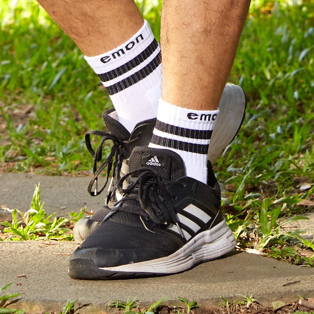 經典條紋 中筒 機能運動襪(白黑)