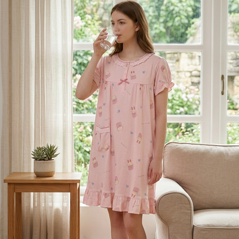 睡萌聚落 柔軟舒眠棉質 連身裙睡衣(粉)